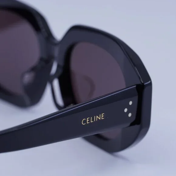 Celine CL40319F 01Y Sunglasses Shiny Black Oval Frame, Violet Lenses Sunglasses CELINE 3 dots CL40329U 01Y 54-19 Black main image 3